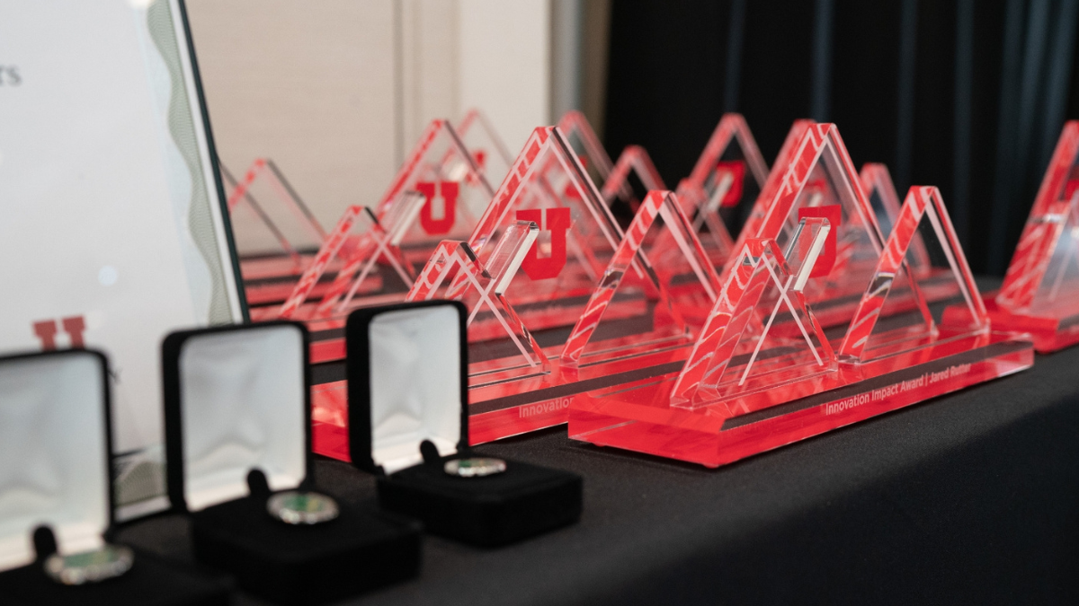Dr. Gao receives the Investigator on the Rise award at the 2025 U of U Innovation Awards